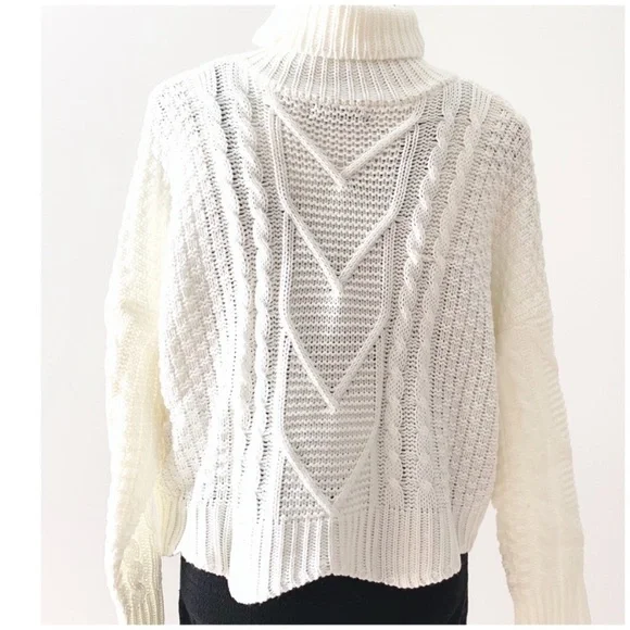 NWOT White cropped Sweater - Picture 3 of 6